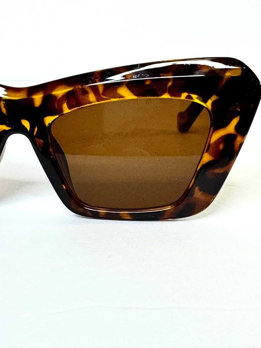 FIFTH & NINTH Kenna Sunglasses NEW With Case Tortoise Brown Cat Eye